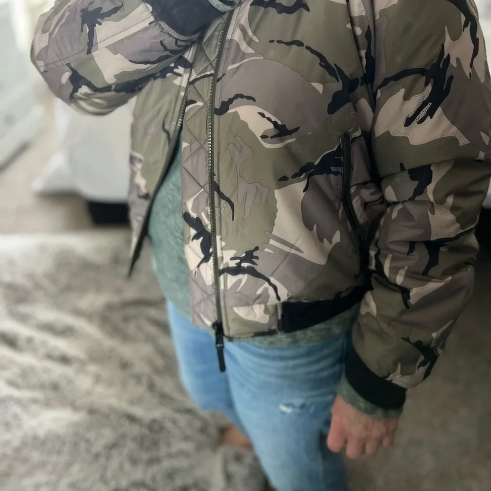 The North Face Woman's Barstol Bomber Jacket Full Zip Quilted Camo Size L  cute! - Picture 14 of 14